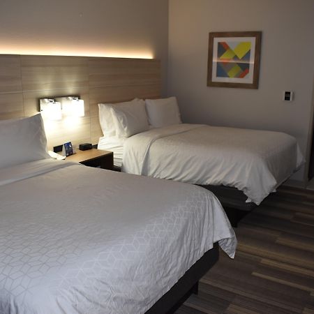 Holiday Inn Express Hotel & Suites Mcpherson By Ihg Ngoại thất bức ảnh