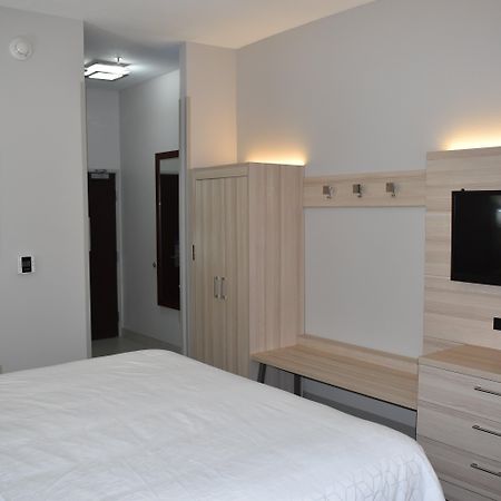 Holiday Inn Express Hotel & Suites Mcpherson By Ihg Ngoại thất bức ảnh