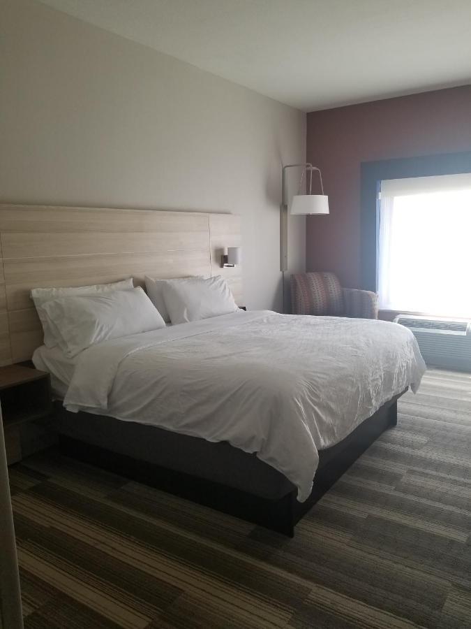 Holiday Inn Express Hotel & Suites Mcpherson By Ihg Ngoại thất bức ảnh