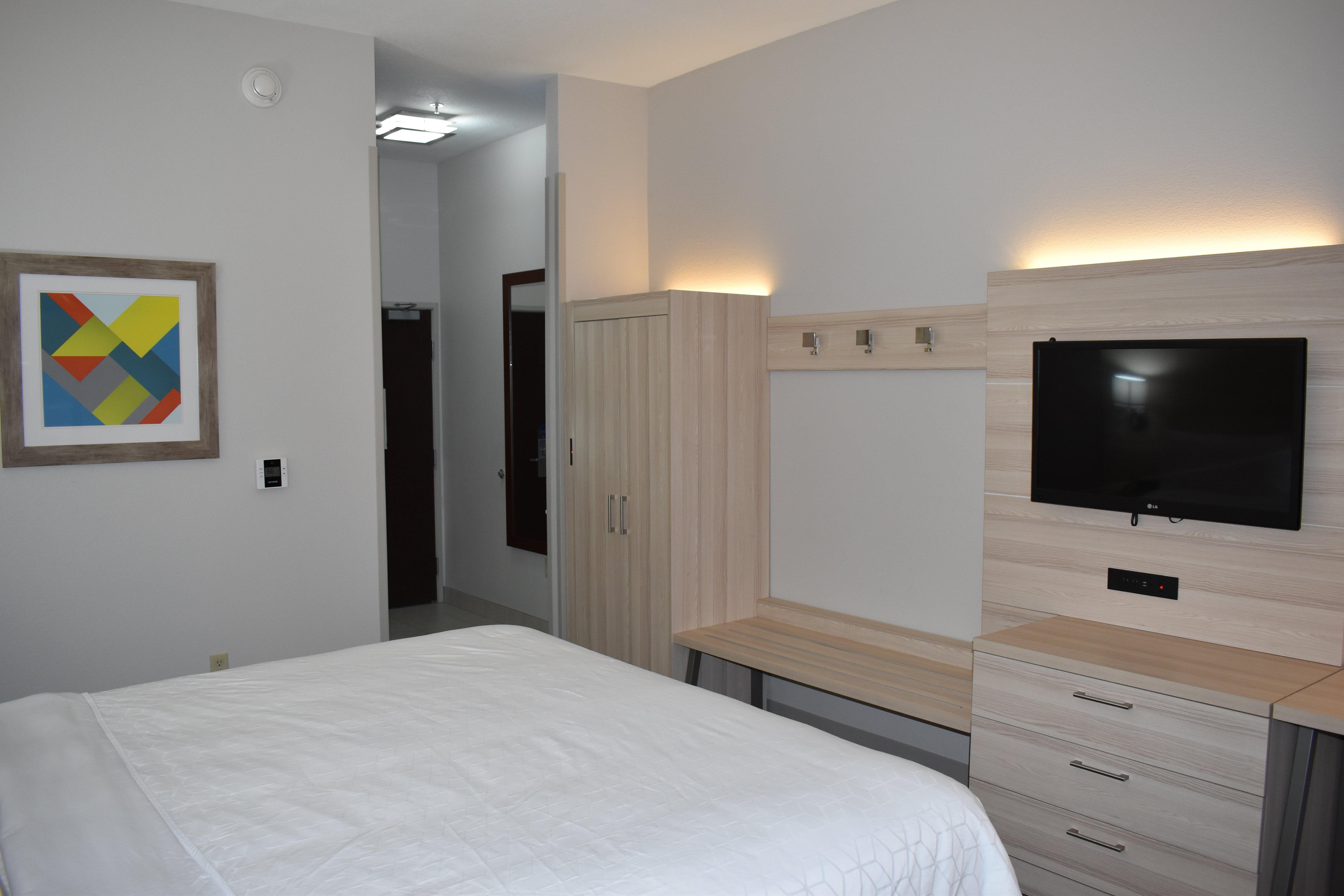 Holiday Inn Express Hotel & Suites Mcpherson By Ihg Ngoại thất bức ảnh
