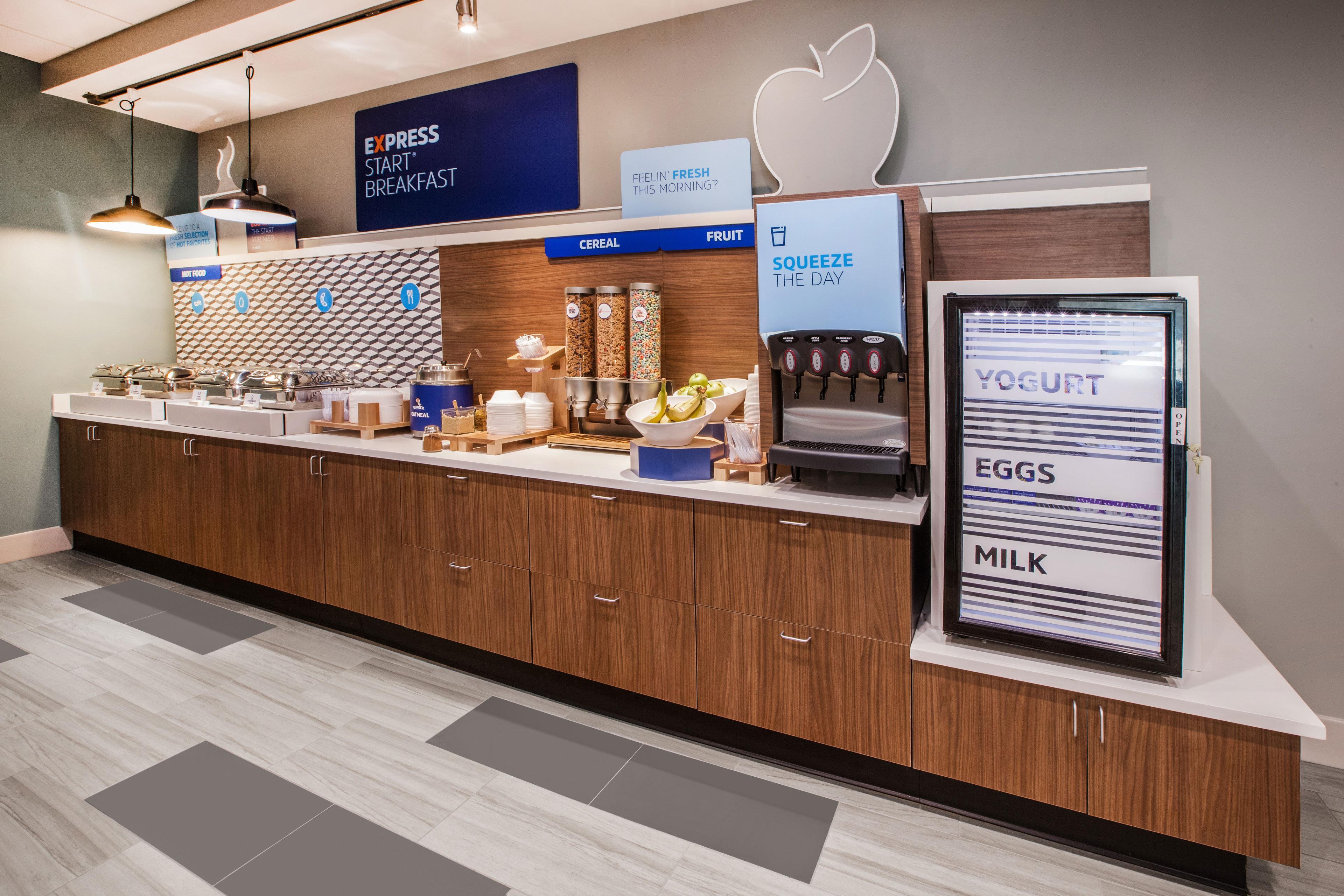 Holiday Inn Express Hotel & Suites Mcpherson By Ihg Ngoại thất bức ảnh