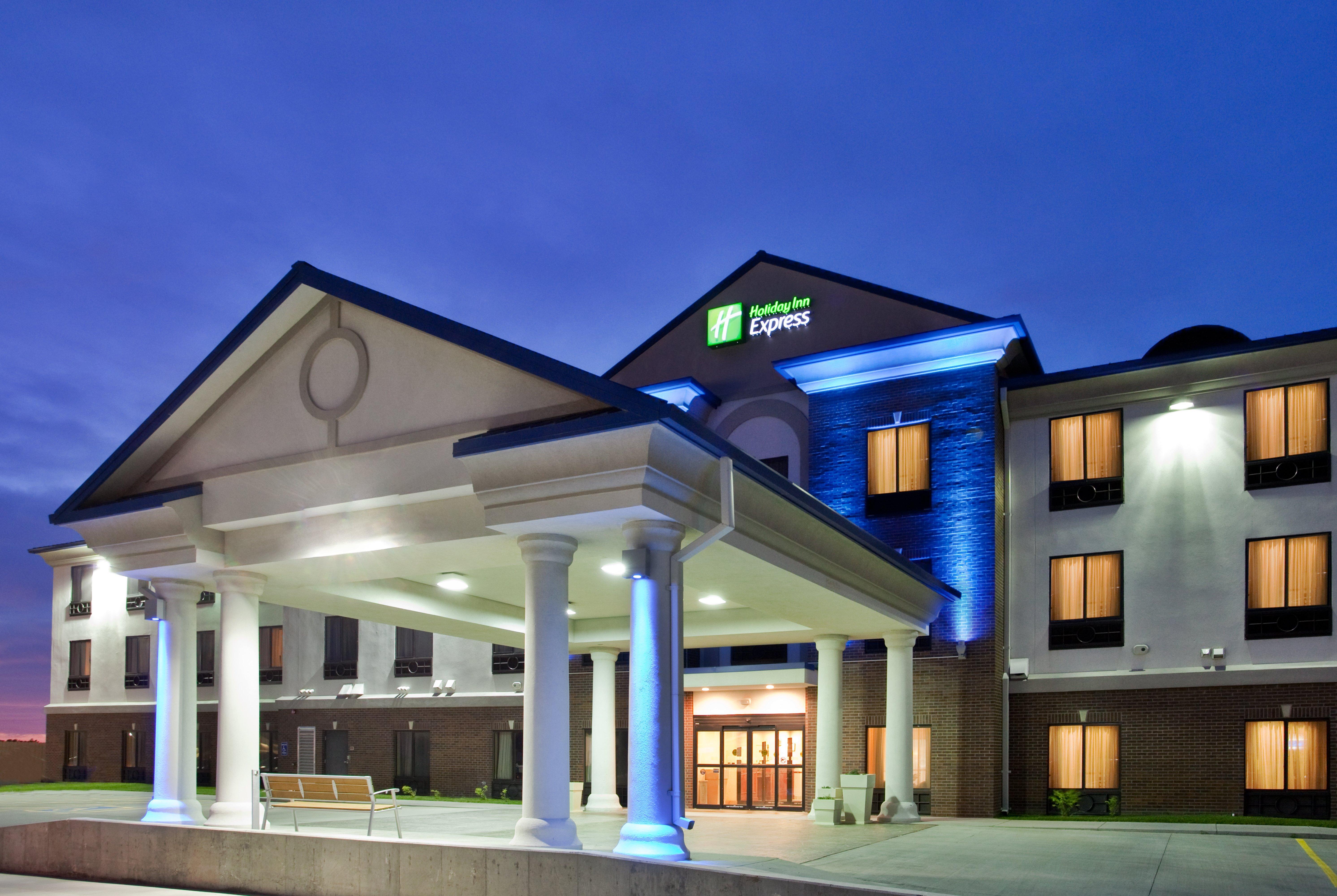 Holiday Inn Express Hotel & Suites Mcpherson By Ihg Ngoại thất bức ảnh