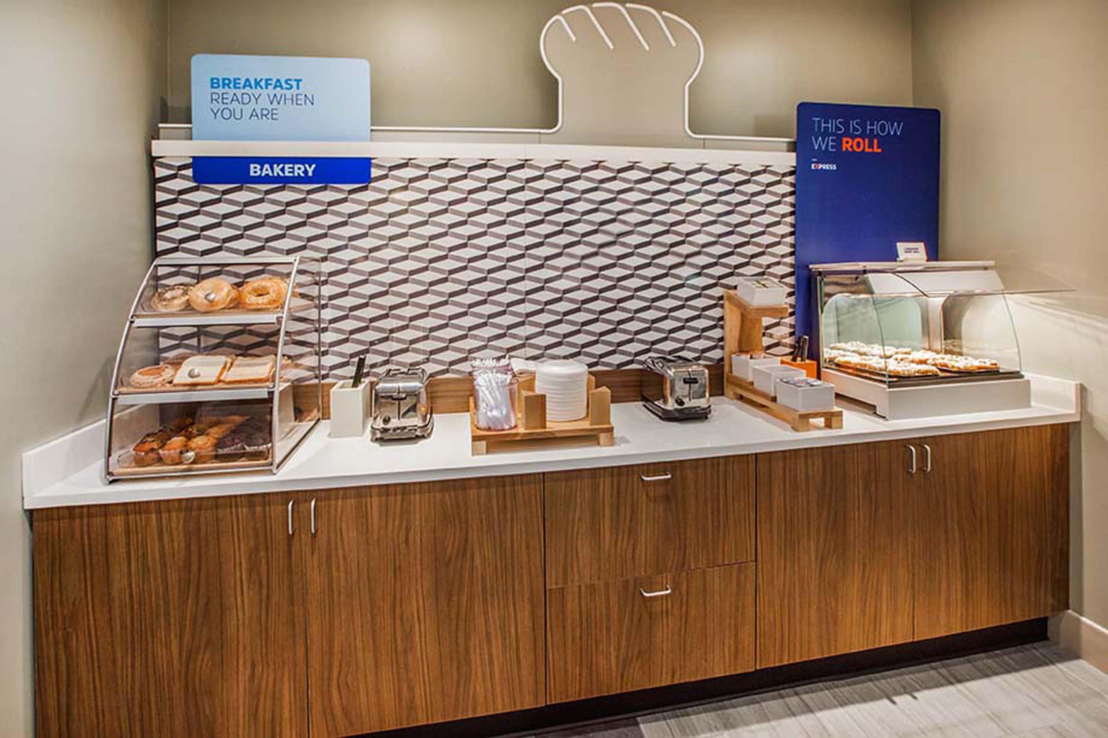 Holiday Inn Express Hotel & Suites Mcpherson By Ihg Ngoại thất bức ảnh