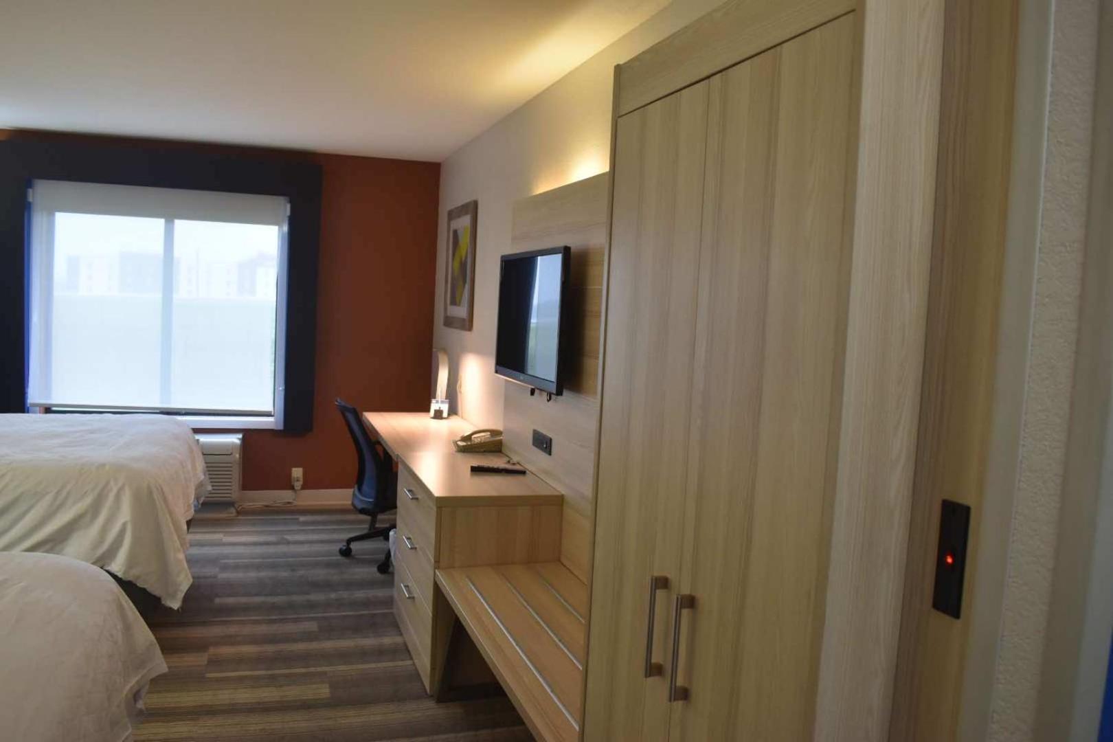 Holiday Inn Express Hotel & Suites Mcpherson By Ihg Ngoại thất bức ảnh