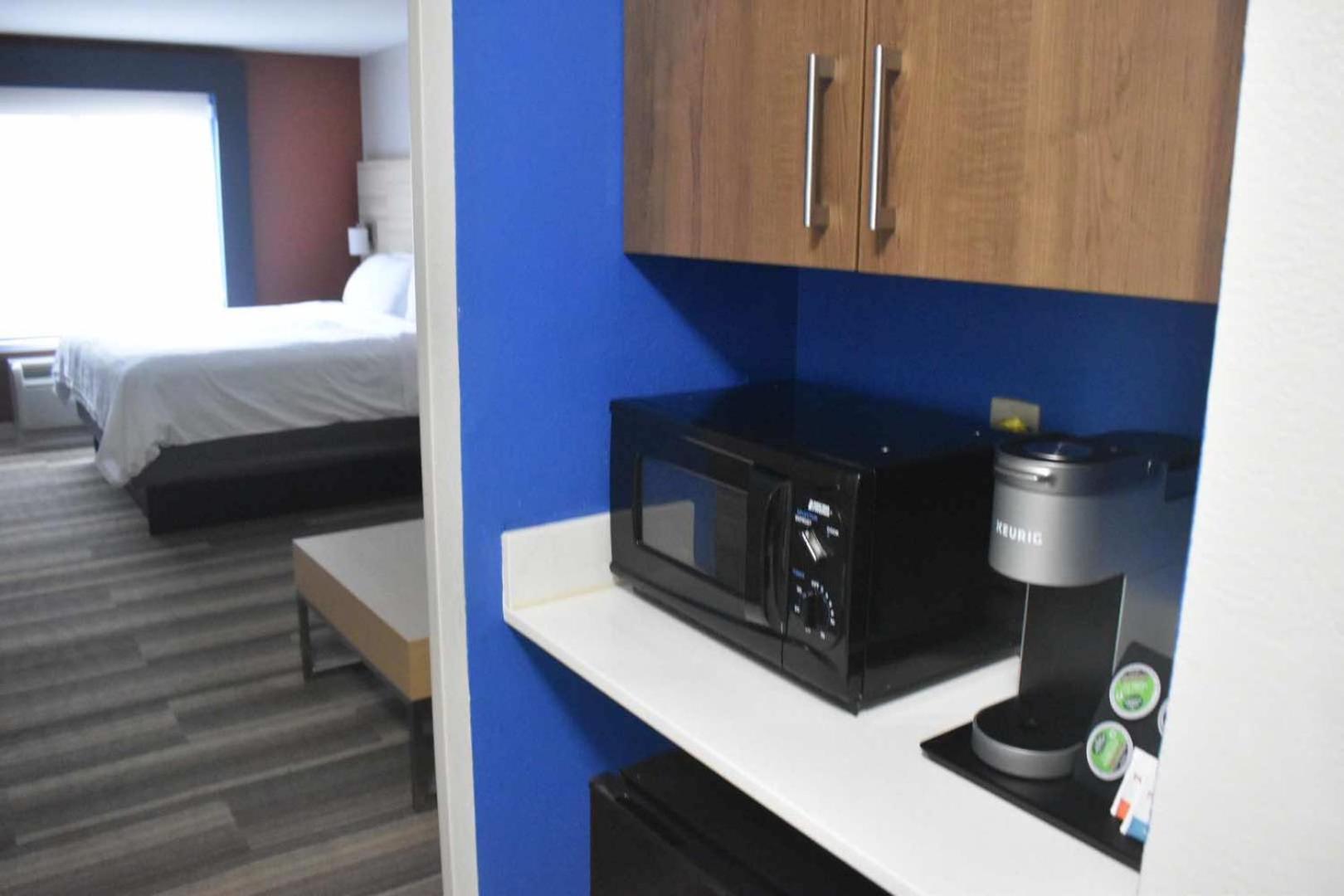 Holiday Inn Express Hotel & Suites Mcpherson By Ihg Ngoại thất bức ảnh