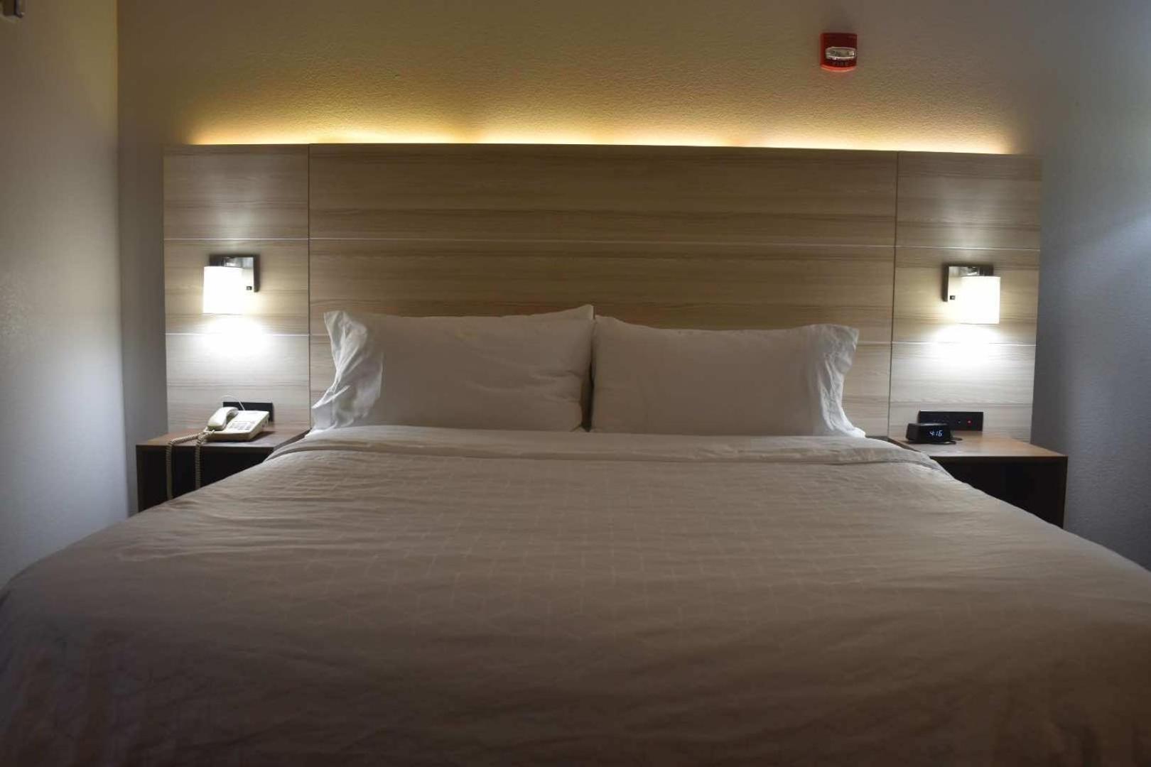 Holiday Inn Express Hotel & Suites Mcpherson By Ihg Ngoại thất bức ảnh