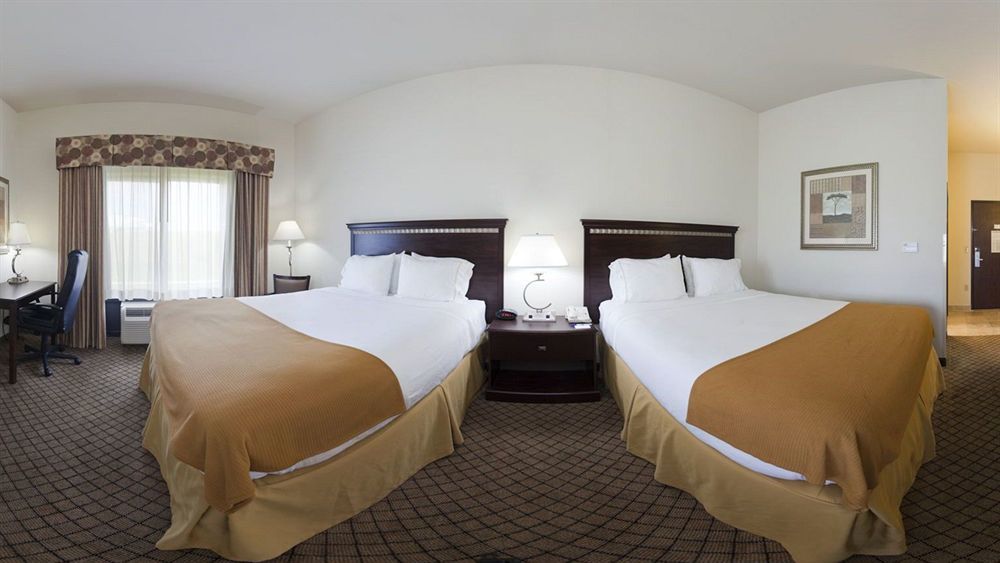 Holiday Inn Express Hotel & Suites Mcpherson By Ihg Ngoại thất bức ảnh