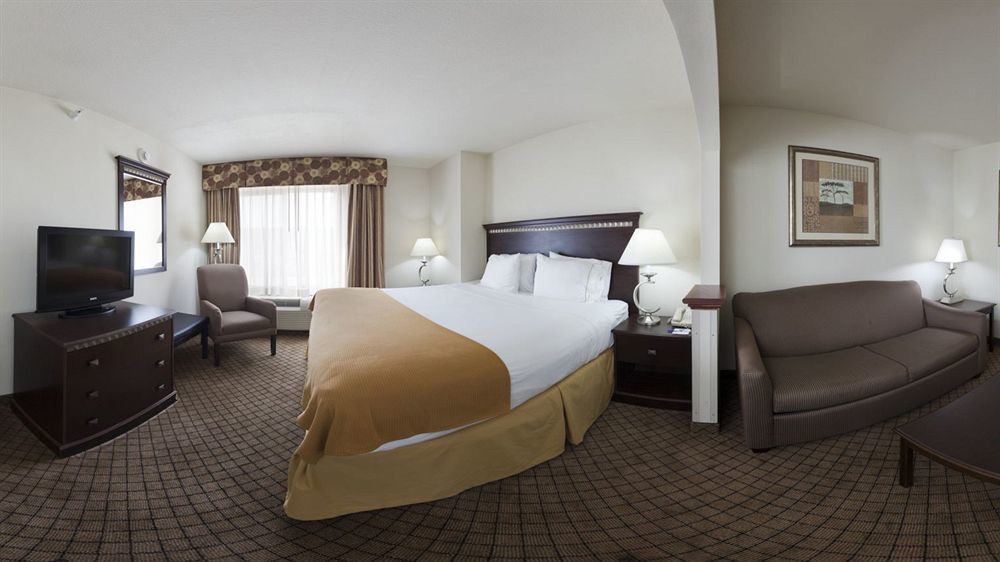 Holiday Inn Express Hotel & Suites Mcpherson By Ihg Ngoại thất bức ảnh