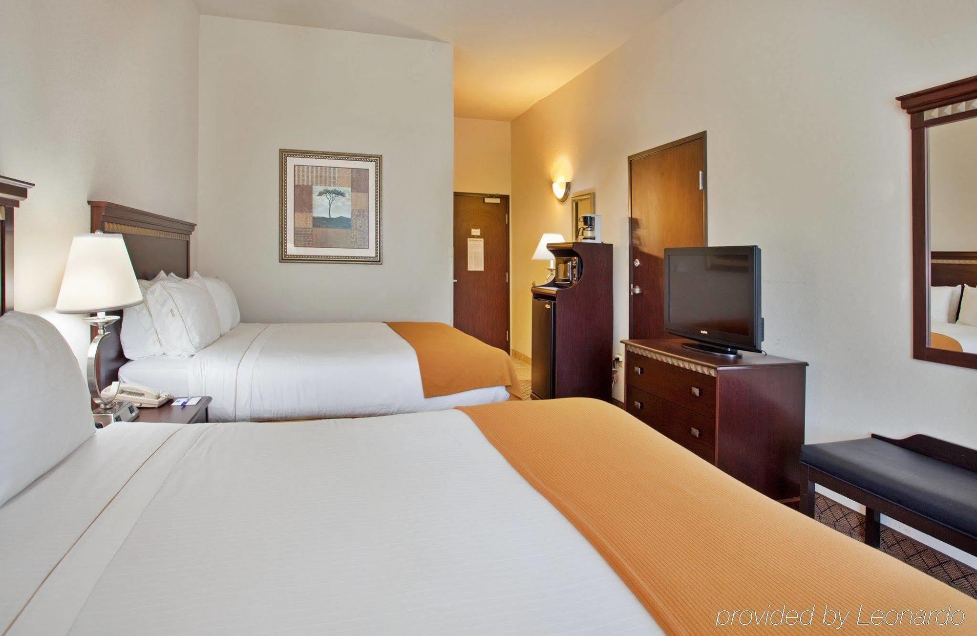 Holiday Inn Express Hotel & Suites Mcpherson By Ihg Phòng bức ảnh