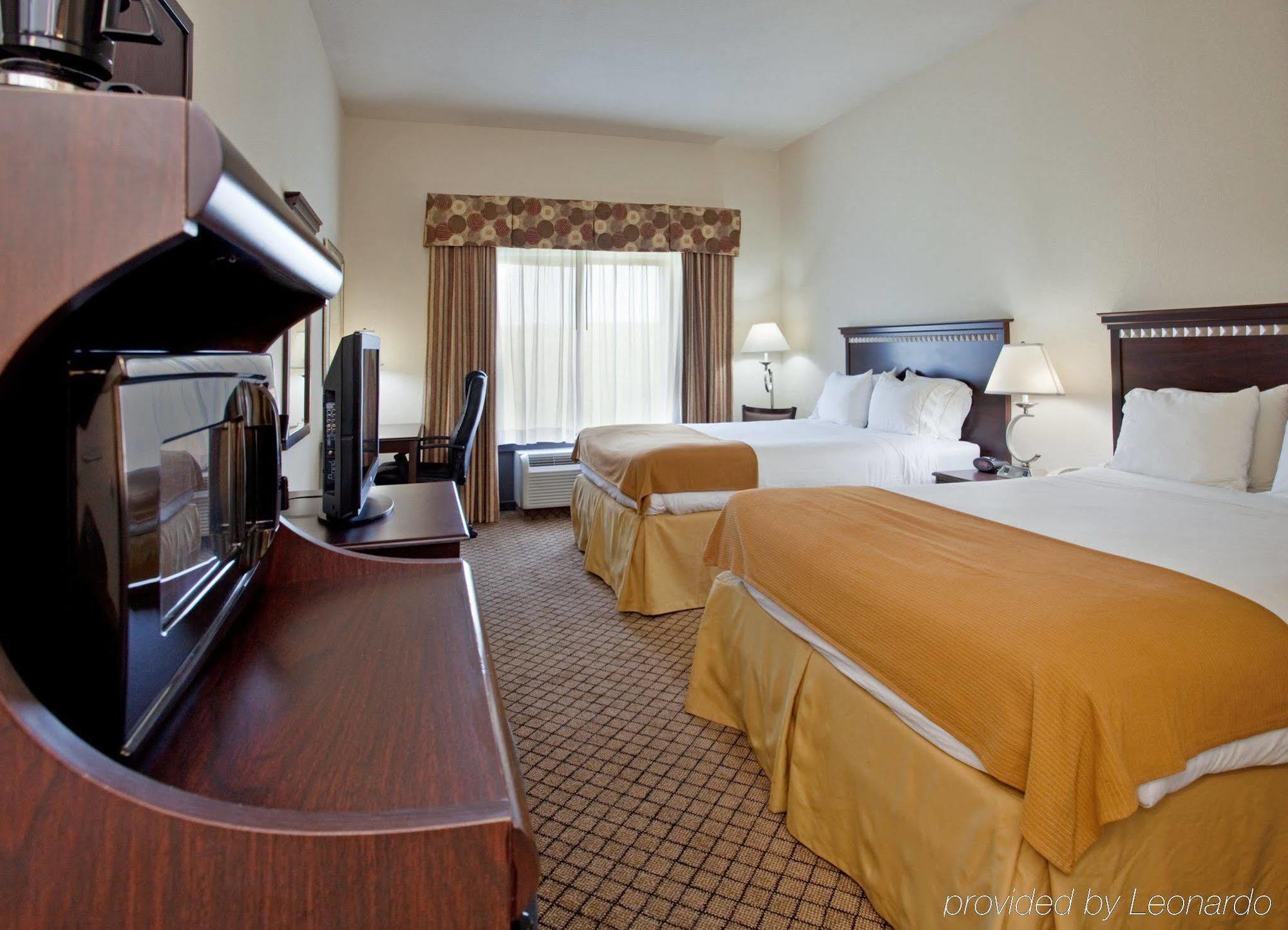 Holiday Inn Express Hotel & Suites Mcpherson By Ihg Phòng bức ảnh