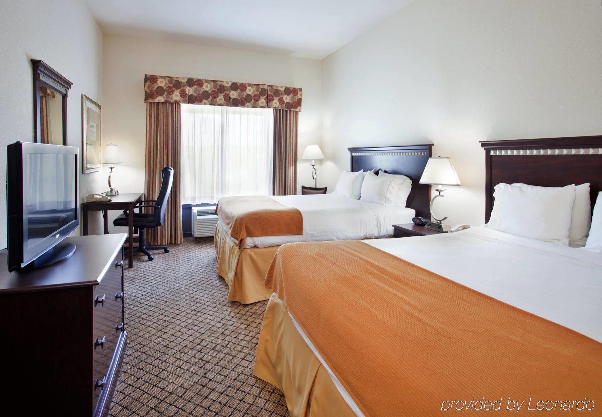 Holiday Inn Express Hotel & Suites Mcpherson By Ihg Ngoại thất bức ảnh