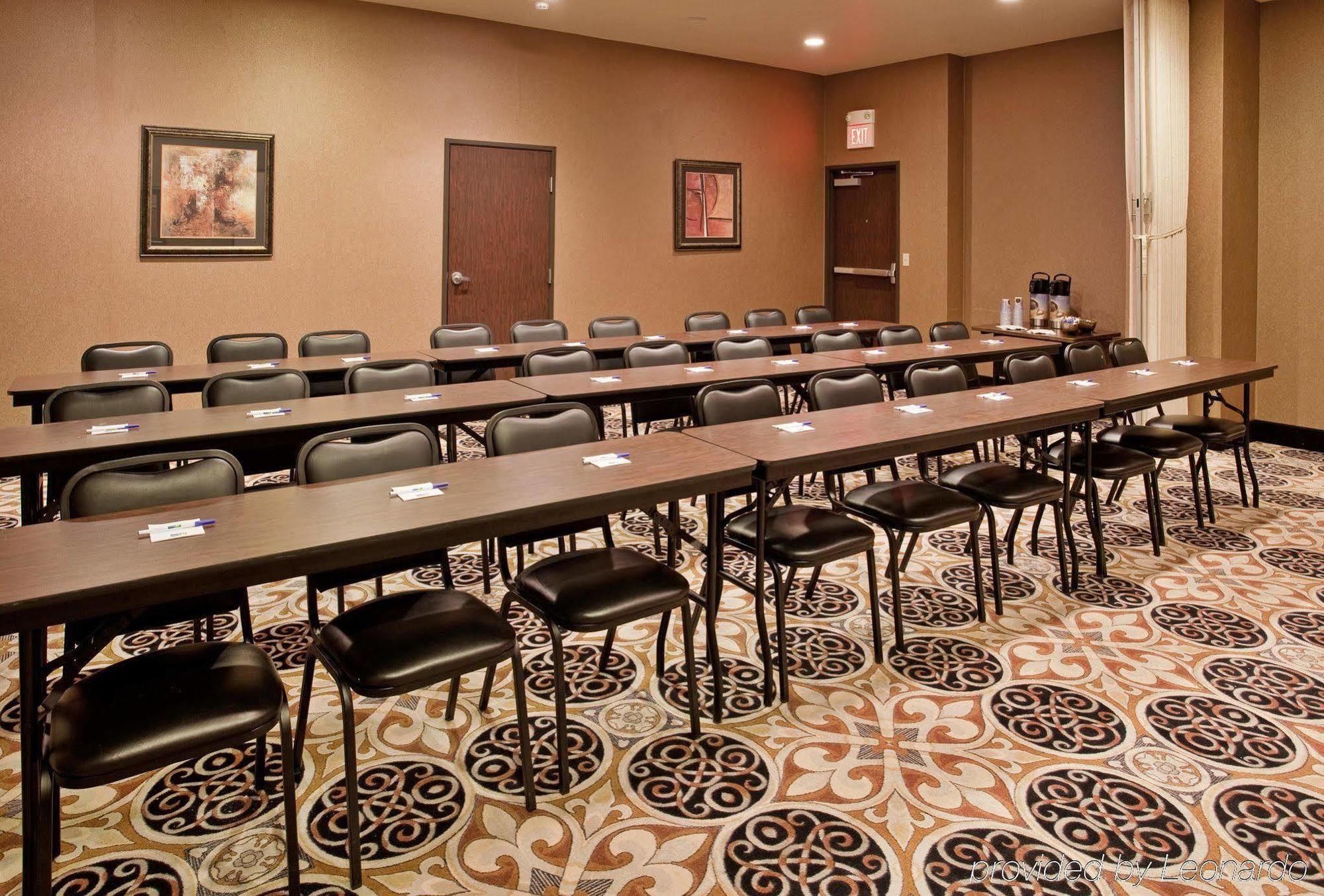 Holiday Inn Express Hotel & Suites Mcpherson By Ihg Tiện nghi bức ảnh