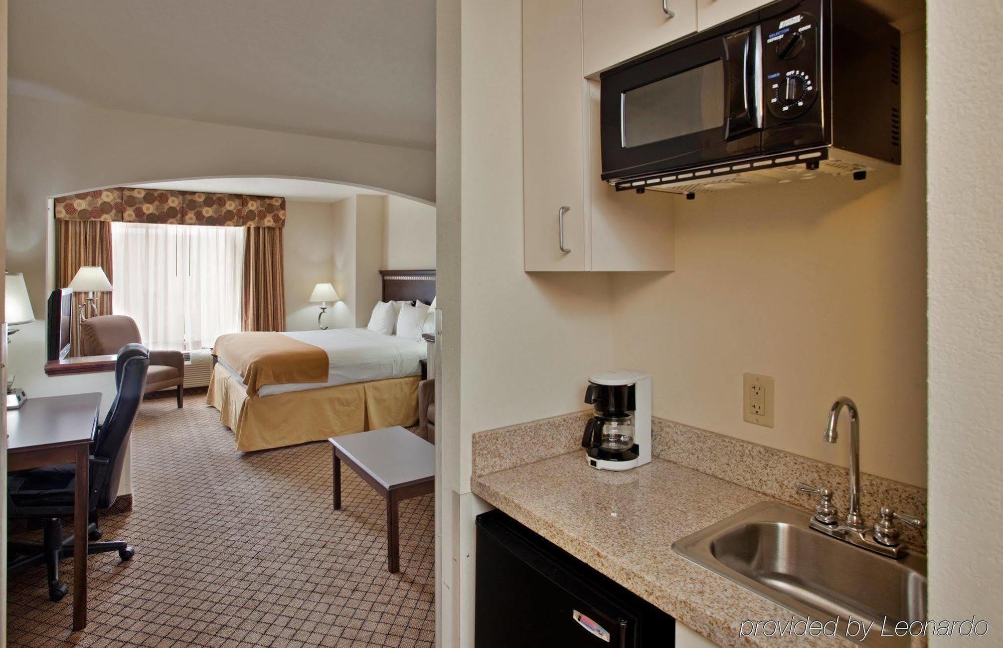 Holiday Inn Express Hotel & Suites Mcpherson By Ihg Phòng bức ảnh