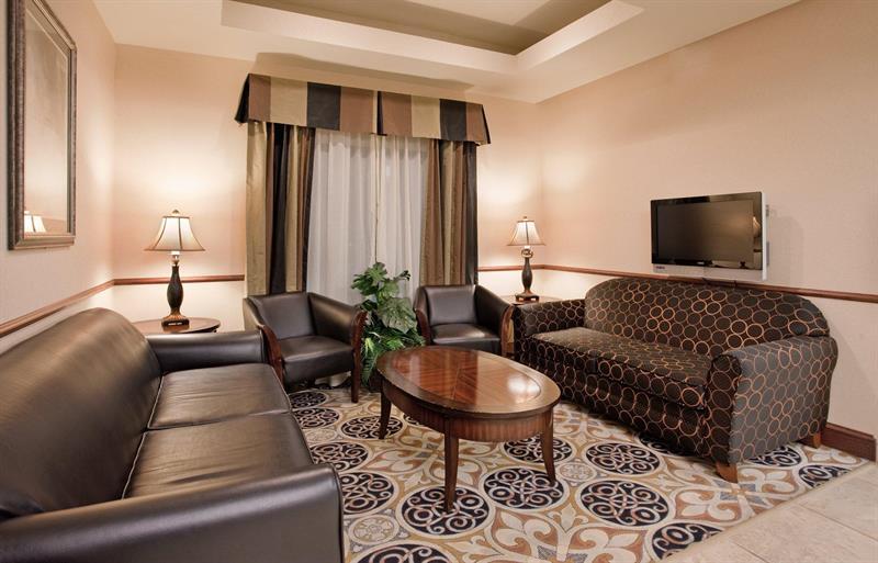 Holiday Inn Express Hotel & Suites Mcpherson By Ihg Ngoại thất bức ảnh
